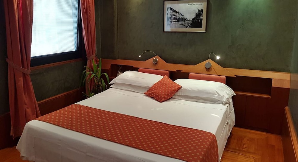 Standard Room, 1 Queen Bed