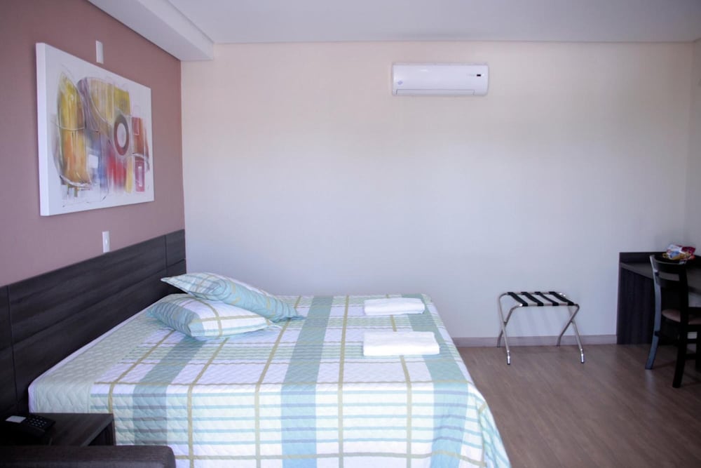 Suite, Multiple Beds (Master) photo 2
