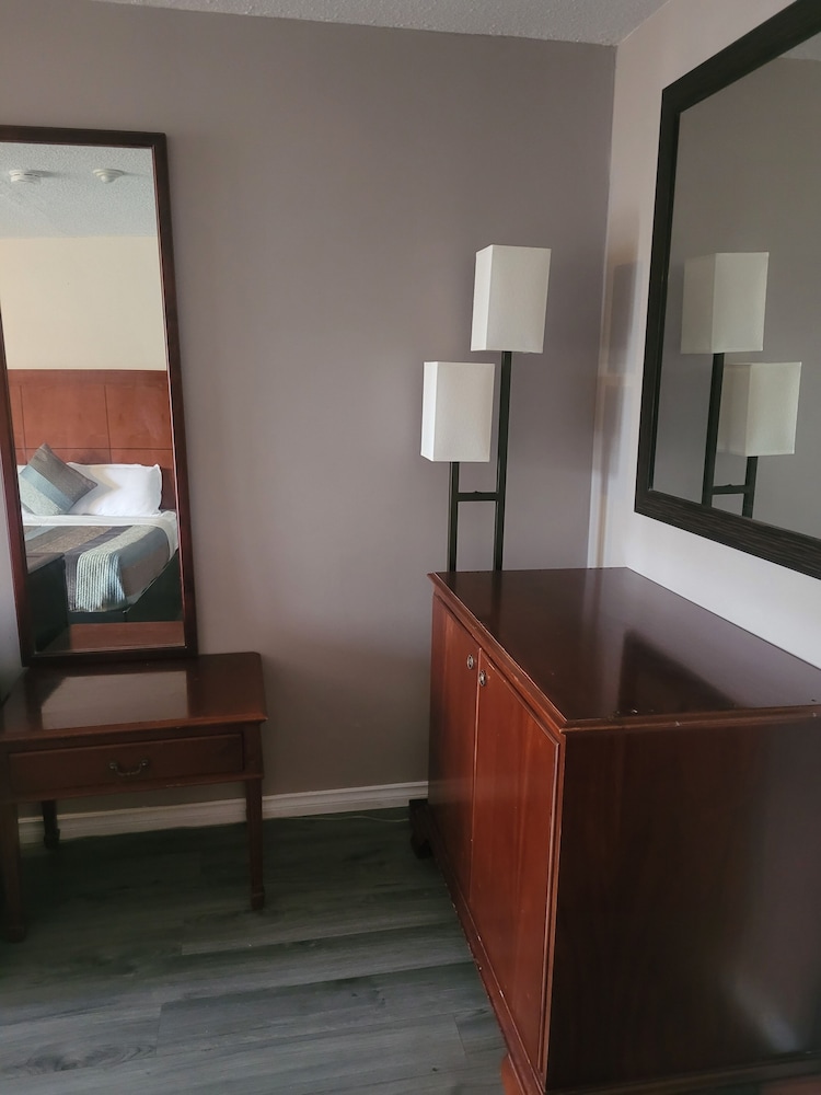 Family Room, 2 Queen Beds photo 2