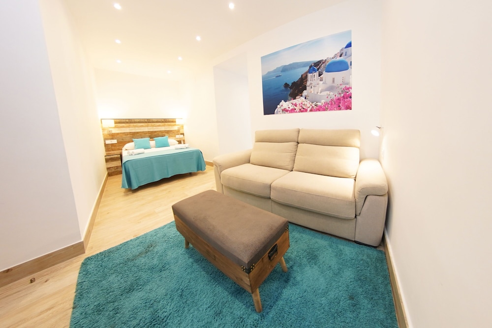 Comfort Double Room, Terrace with Free Airport Shuttle - Photo 10