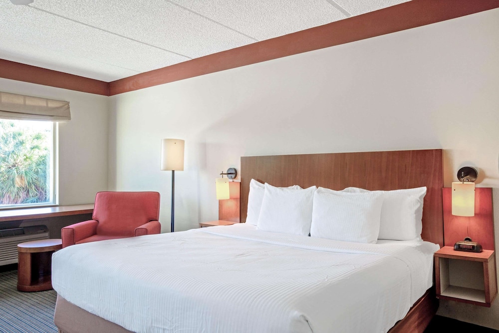 Studio Suite, 1 King Bed, Non Smoking