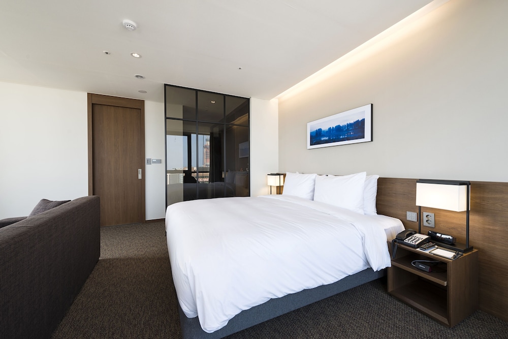 Suite, 1 King Bed, Non Smoking photo 2