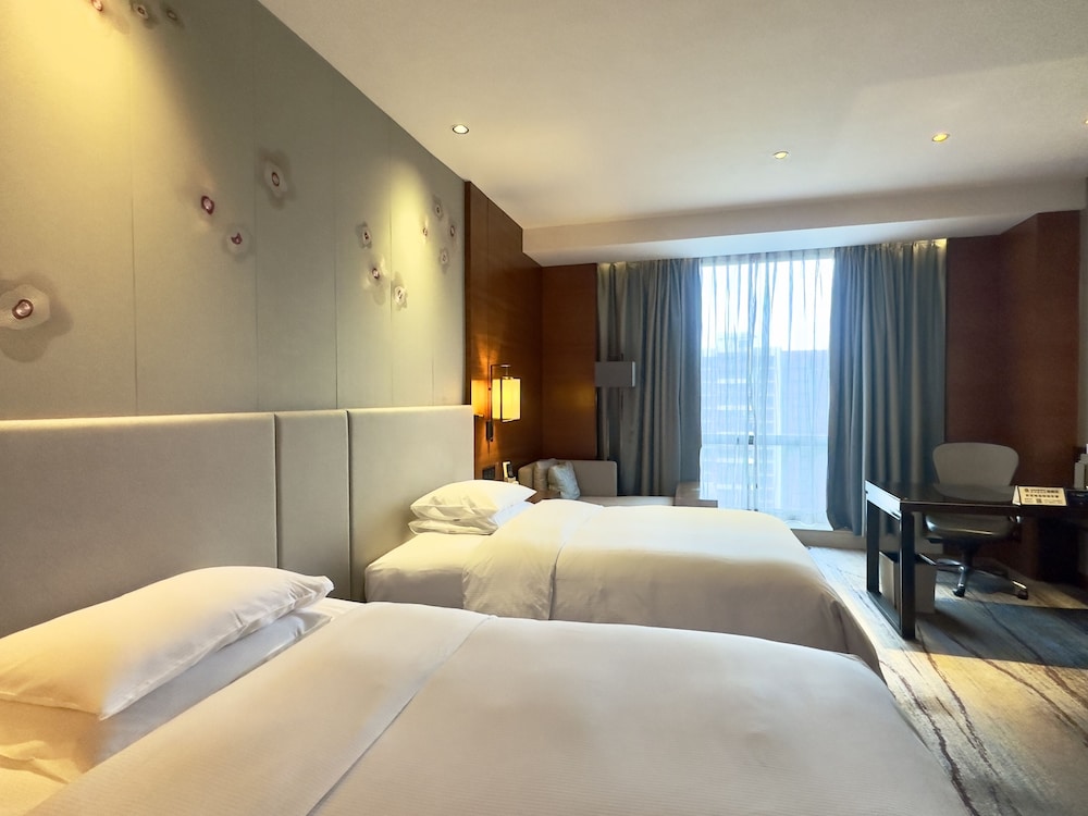 Executive Room, 2 Twin Beds thumbnail 5