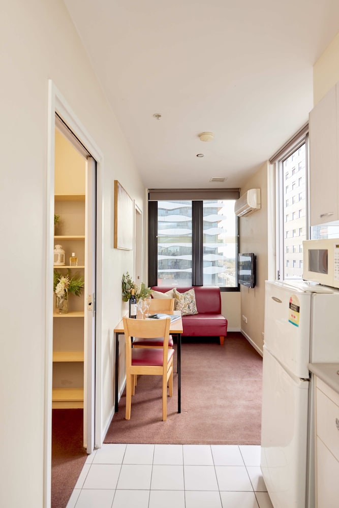 Two Single Bedroom Apartment - Photo 6