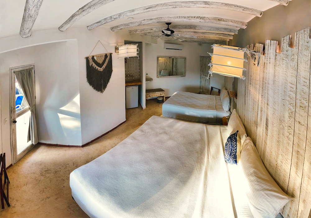 Family Quadruple Room, Hot Tub, Pool View photo 3