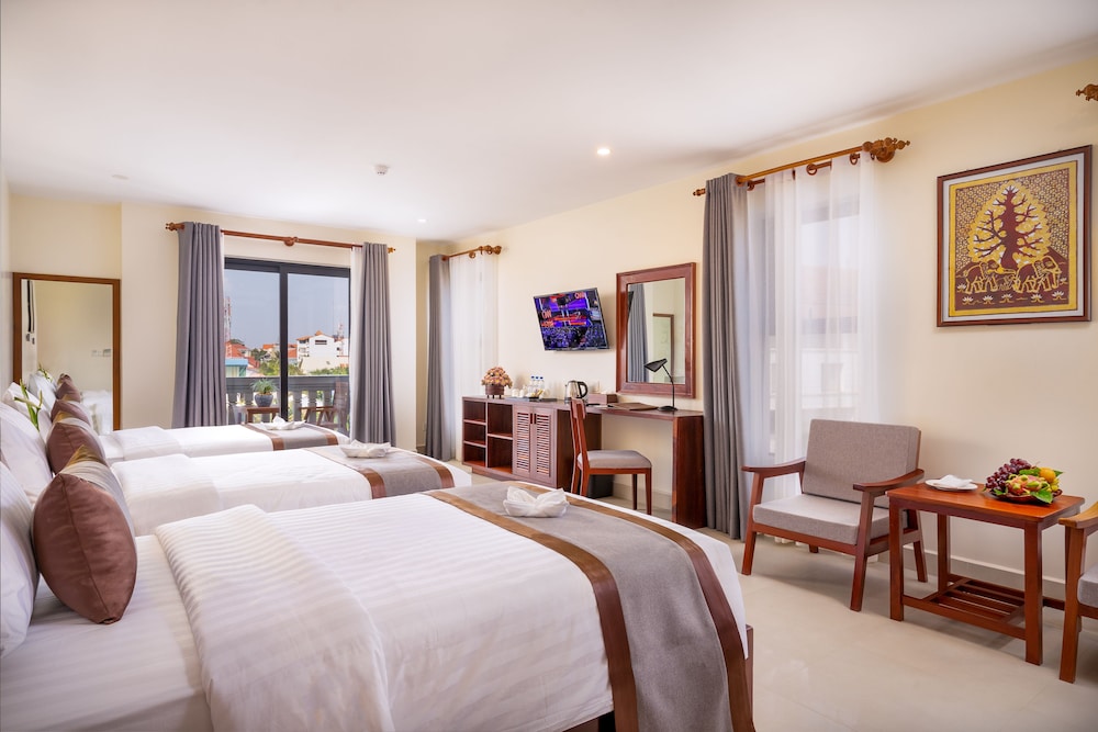 Deluxe Triple with Balcony - Photo 1