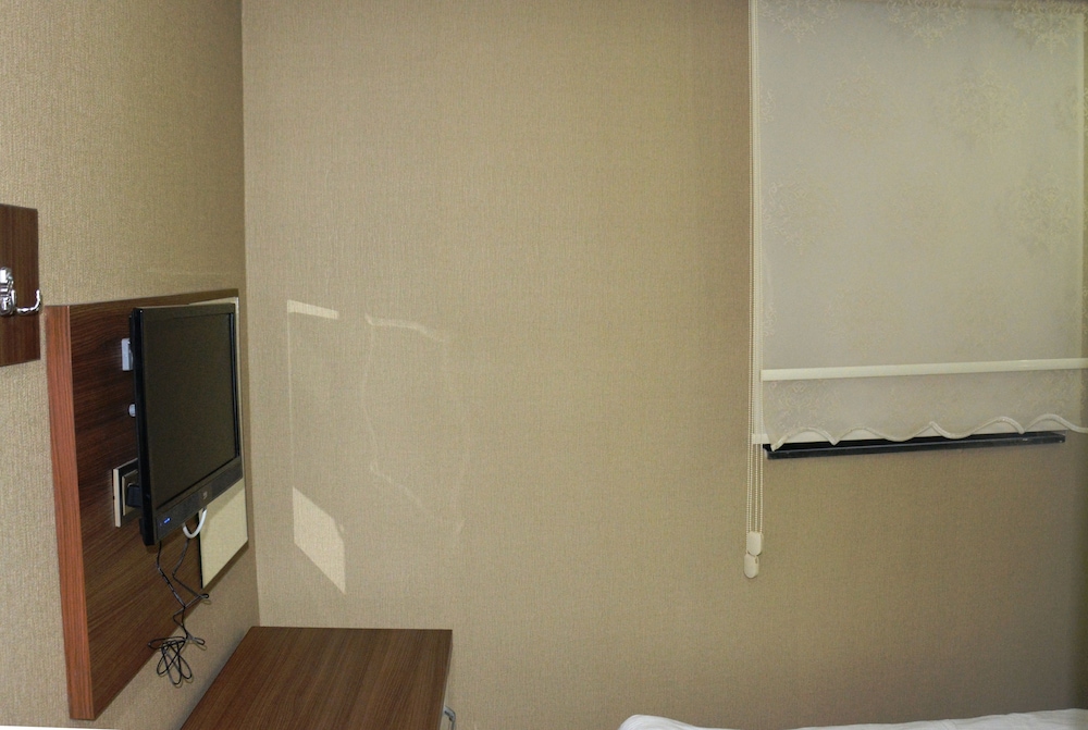 Basic Single Room, 1 Twin Bed photo 3