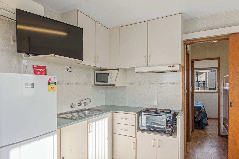 Standard 1 Bedroom Cabin - Sleeps 3 photo 3
