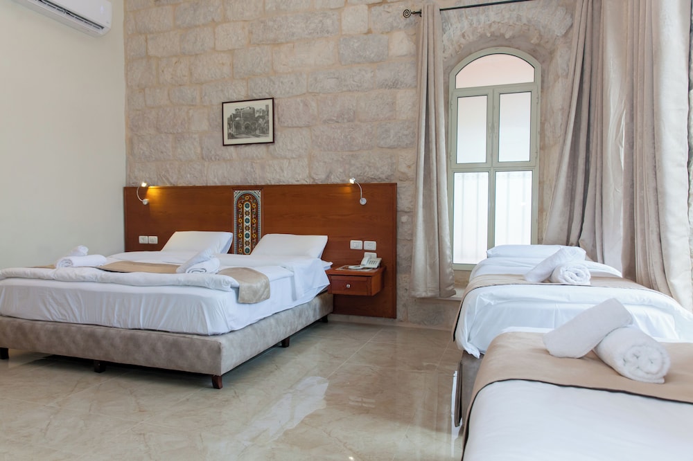 Family Room, Multiple Beds - Photo 5