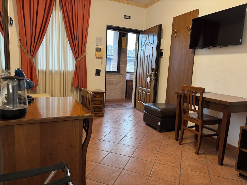 Business Double Room Single Use - Photo 20