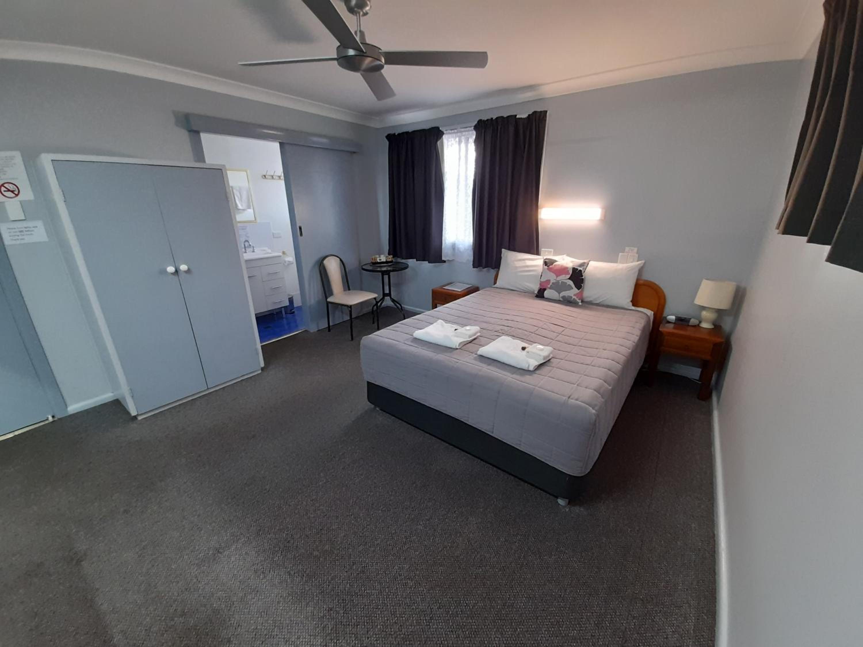 Queen Suite photo 2