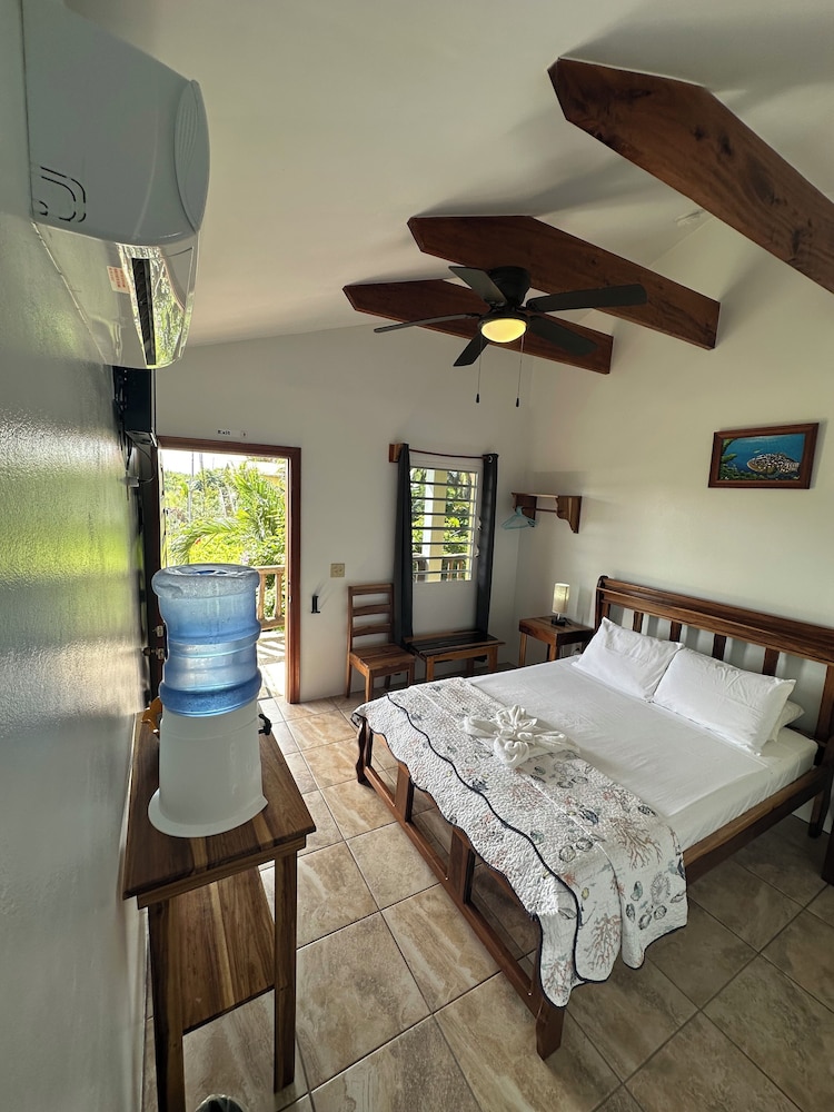 Deluxe Single Room, 1 Queen Bed, Refrigerator & Microwave, Sea View