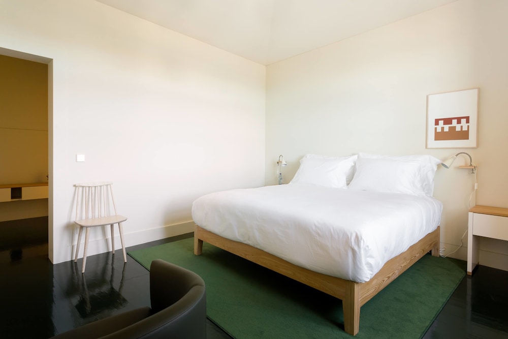 Double Room, River View (6)