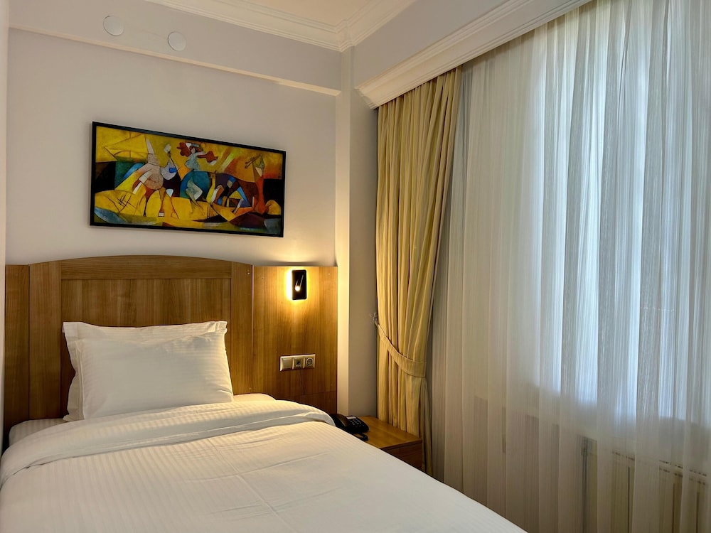 Standard Single Room, 1 Large Twin Bed, Courtyard View