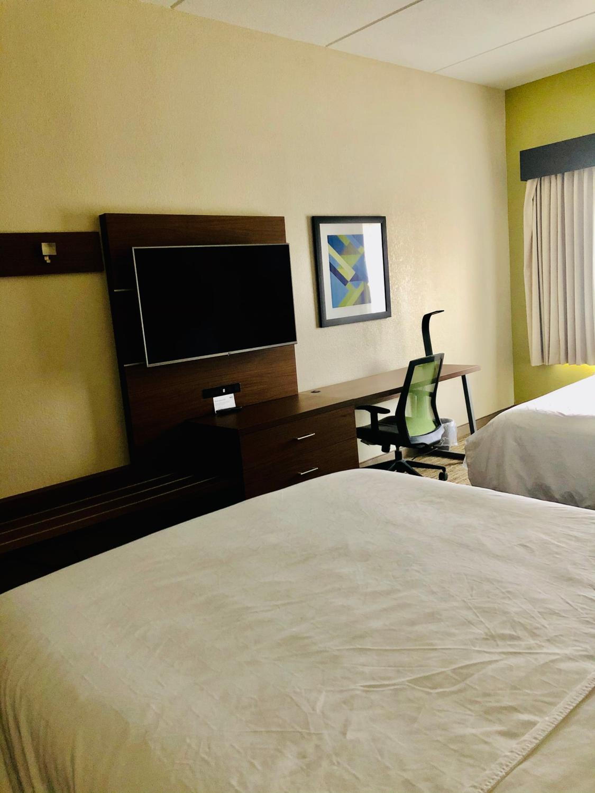 Two-Bedroom Suite - Hearing Accessible - Photo 3