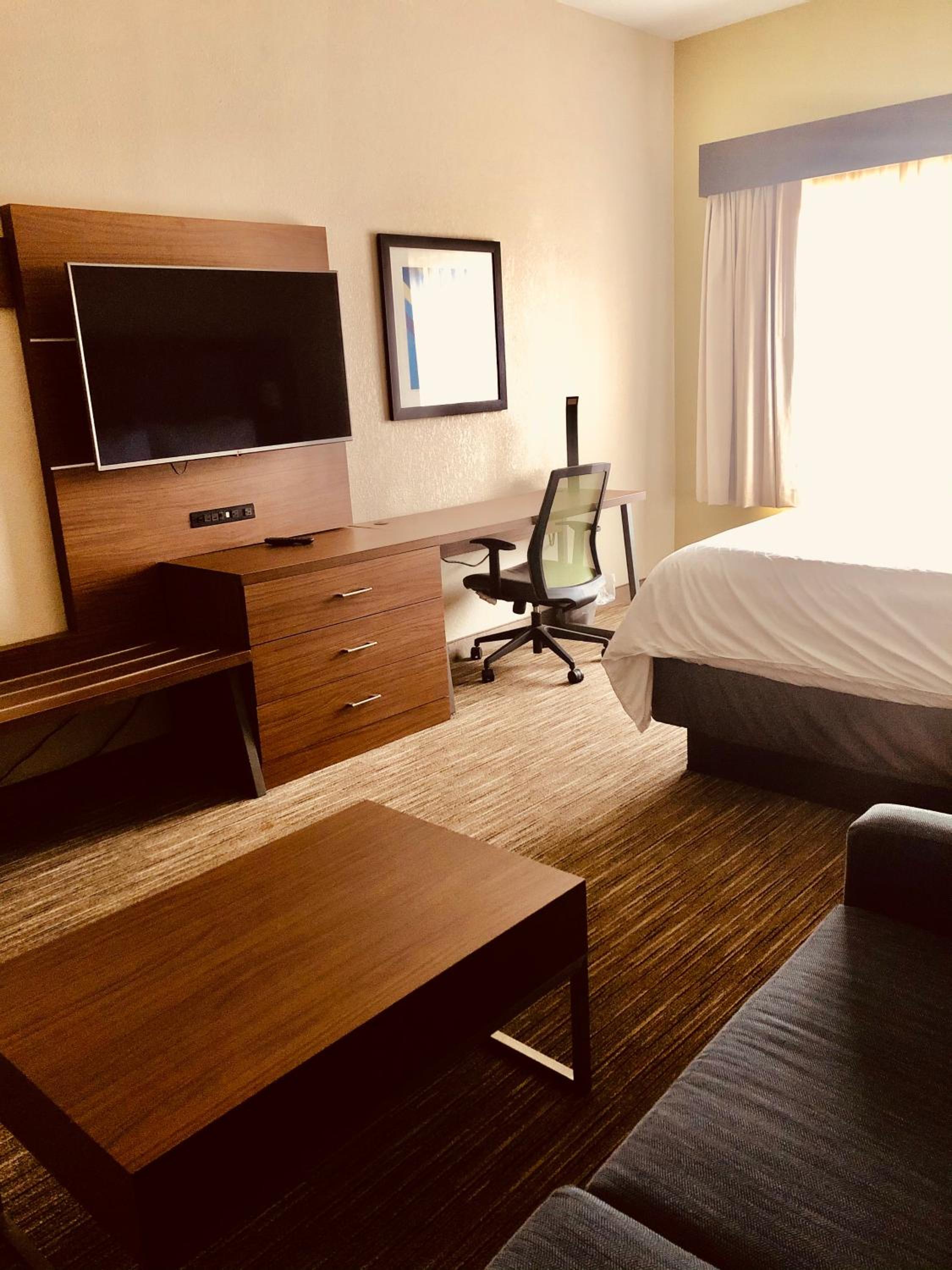 King Room - Mobility Access/Hearing Accessible - Photo 1