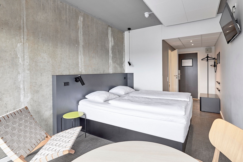 Standard Double Room, 1 Queen Bed thumbnail 5