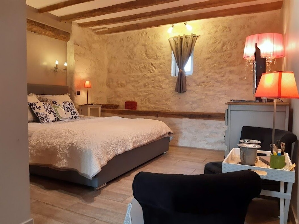Superior Double Room, Ensuite, Garden View (Glycine) photo 1