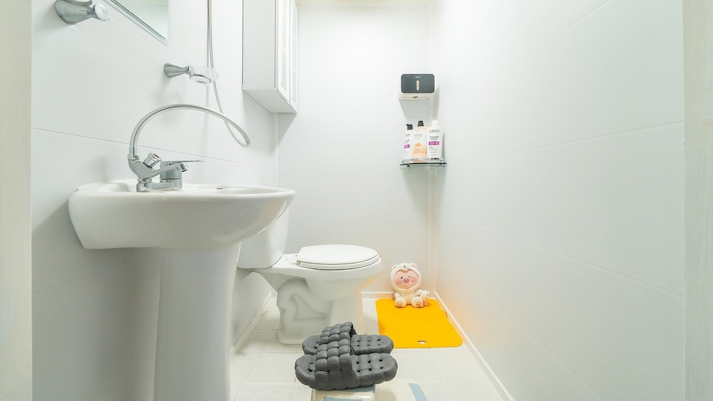 Basic Room, 1 Bedroom (B203) - Photo 9