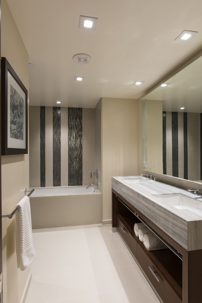 2 Bedroom Ocean Luxury Hear ACC Suite FLRS 29-33
