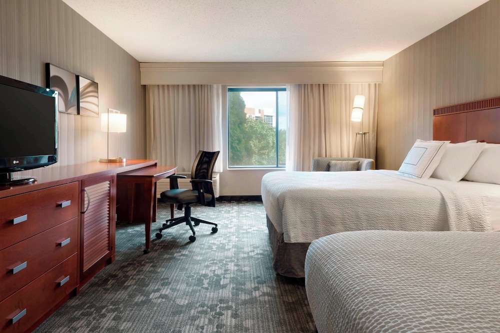 Room, 2 Queen Beds (Mobility/Hearing Access, Transf Shwr) - Photo 2