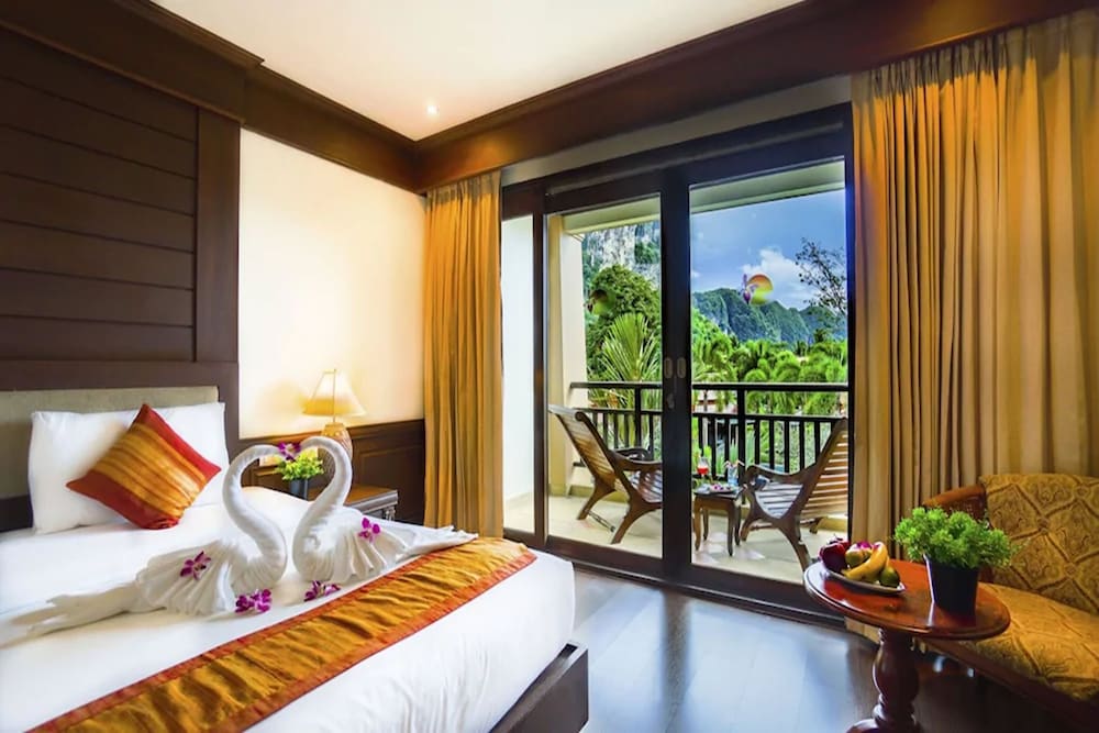 Deluxe Room, Pool View - Photo 8