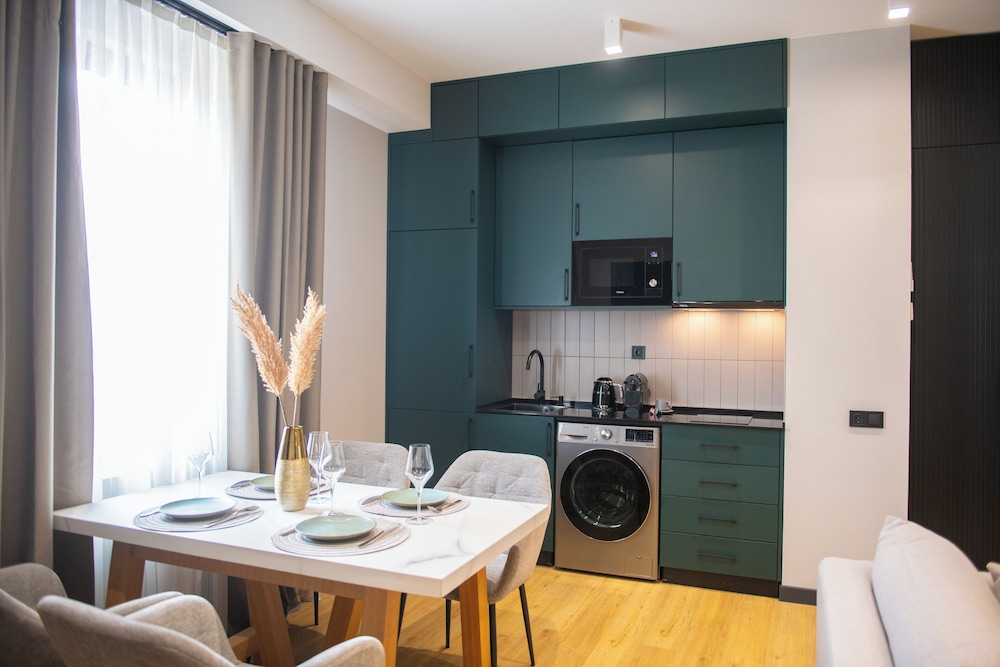 Two-Bedroom Balcony Suite with Kitchen photo 2