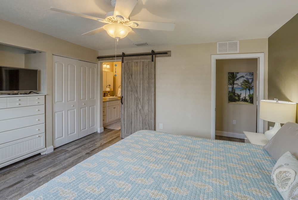 Apartment, 2 Bedrooms, Pool Access, Beachside