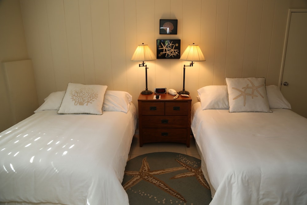 Room (2 Extra Long Full Beds) photo 1