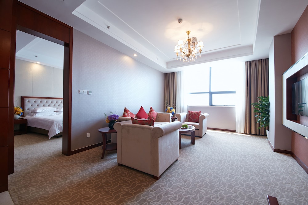 Deluxe Suite, City View photo 2