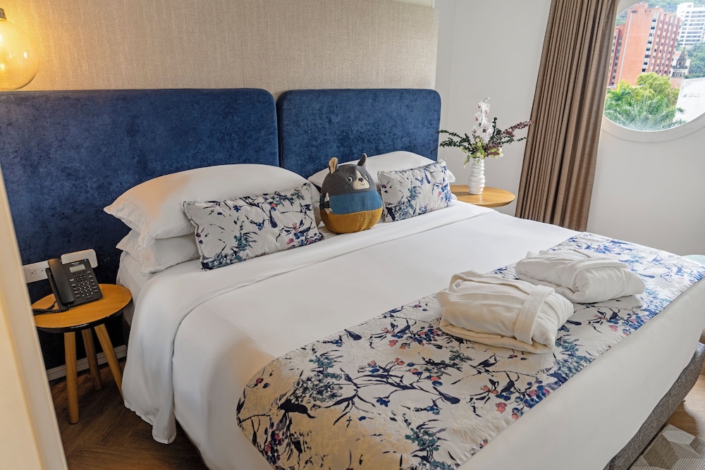 Studio Suite, 1 King Bed, Non Smoking, Balcony - Photo 3