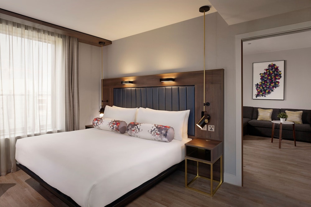 Suite, 1 Bedroom - Photo 1