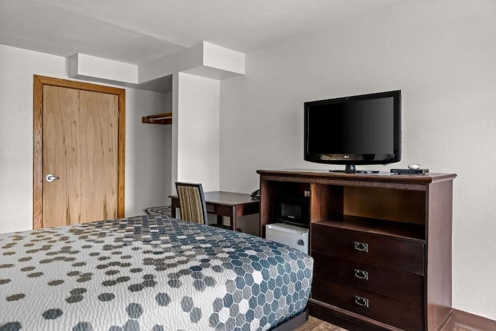 Standard Room, 1 Queen Bed, Non Smoking photo 3