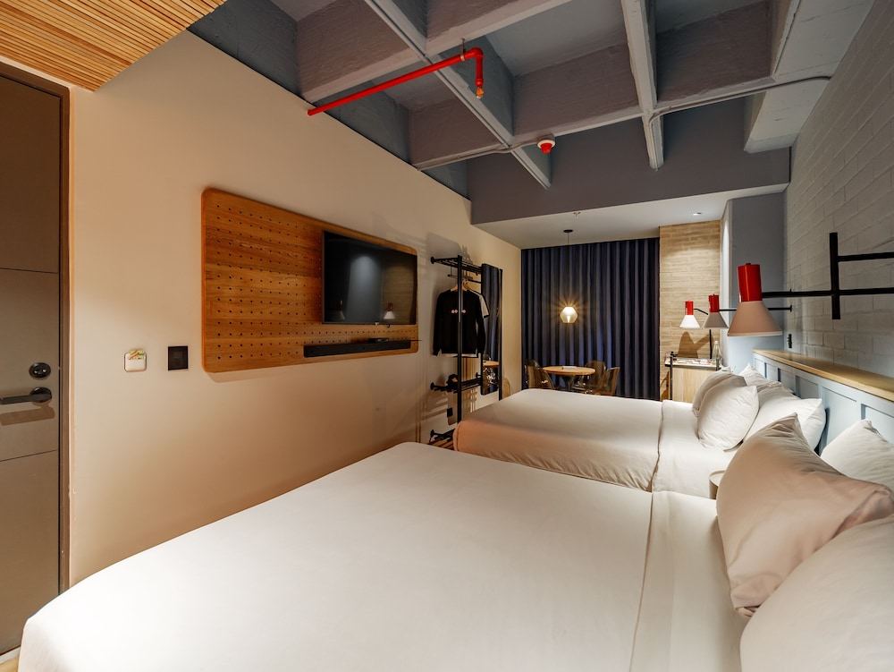 Suite, 2 Queen Beds, Hot Tub photo 3