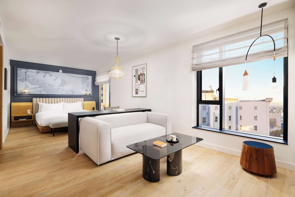 Skyline King Studio Suite