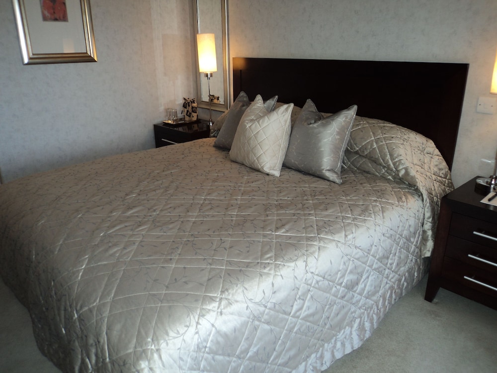Junior Suite, 1 Queen Bed, City View photo 2