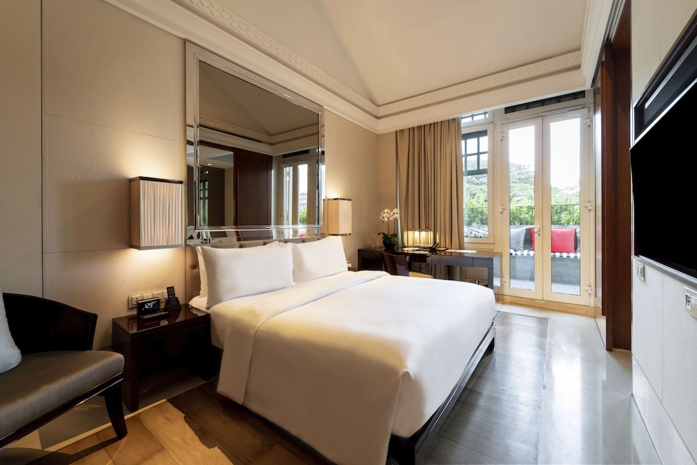 Deluxe Room, 1 King Bed, Terrace