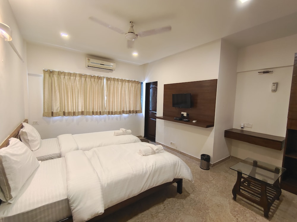 Deluxe Room - Photo 3