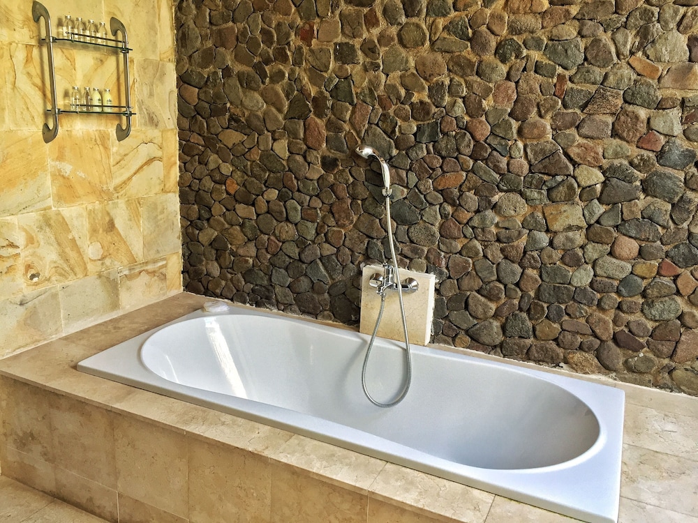 Honeymoon Villa, 3 Bedrooms (Ratnawati) - Photo 3
