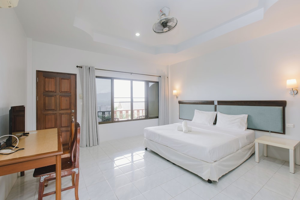 Large Double Room - Photo 1