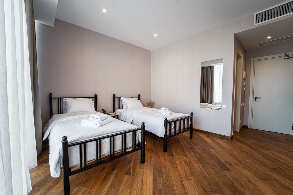 Standard Twin Room - Photo 2