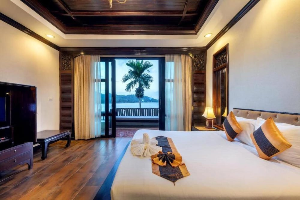 Deluxe Suite, Sea View - Photo 3