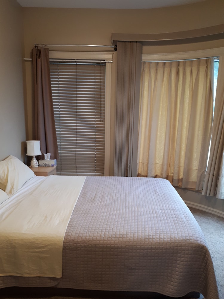 Standard Room, 1 Queen Bed, Ocean View photo 1