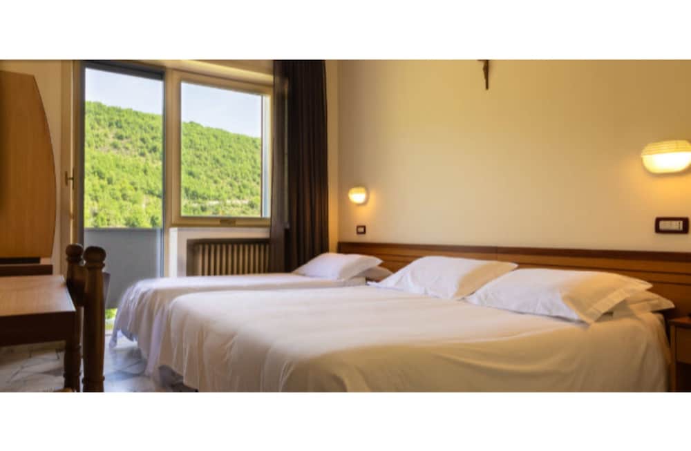 Standard Double or Twin Room photo 1