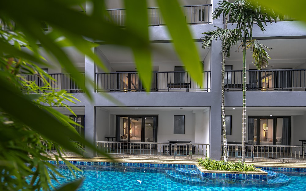 Deluxe Room, Pool Access - Photo 8