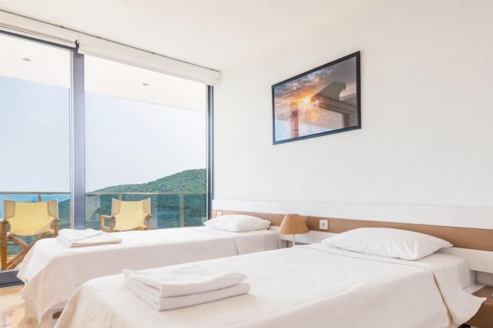 Luxury Villa, Valley View photo 2