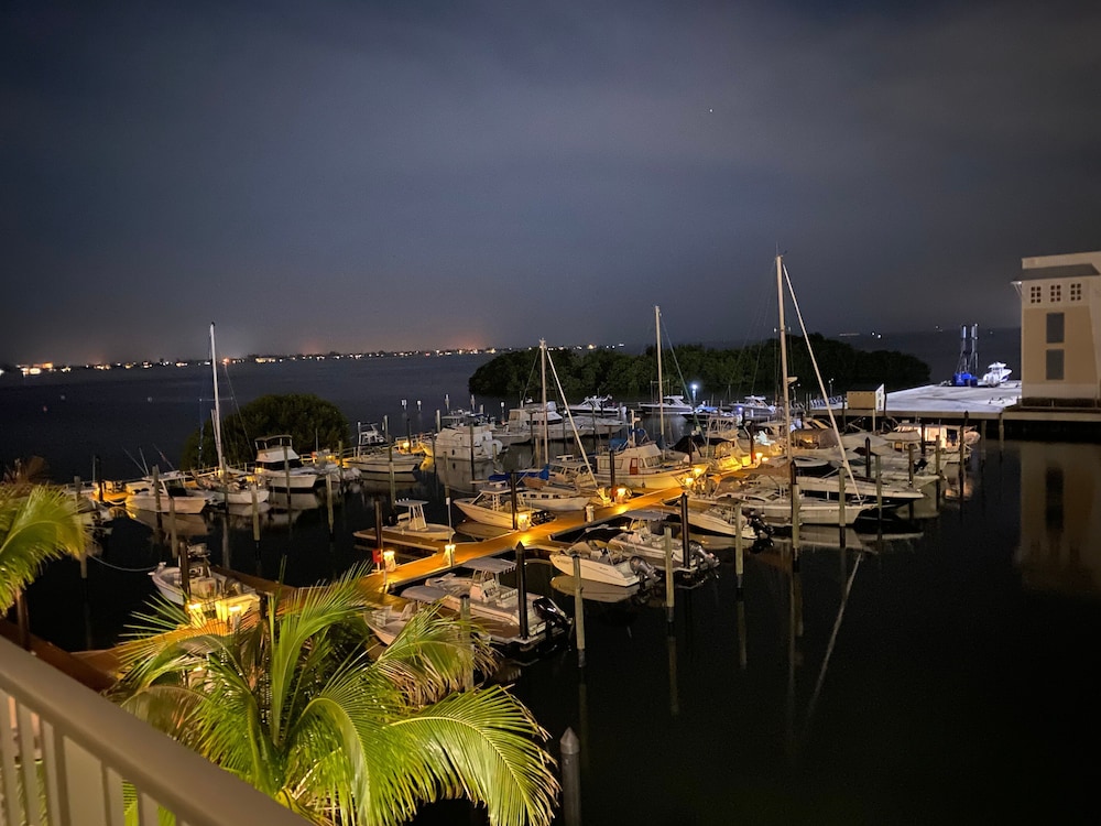 Deluxe Room, 1 King Bed, Accessible, Marina View - Photo 6