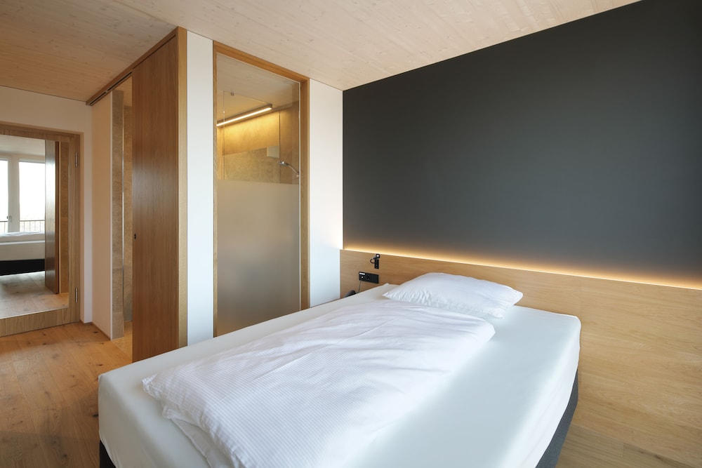 Room (PURE) photo 2