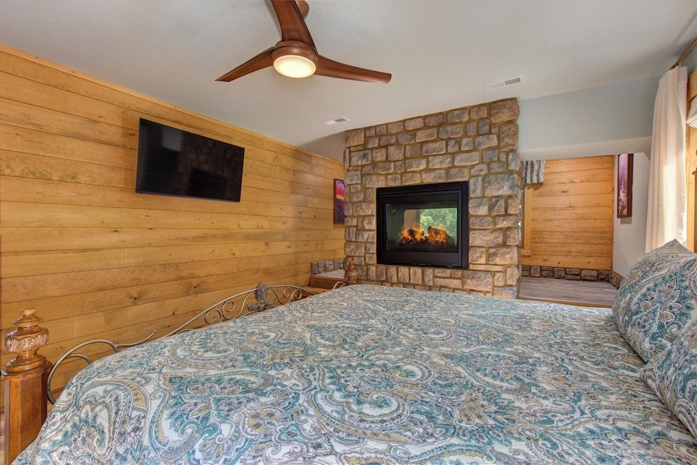 House, Multiple Beds, Hot Tub, Mountain View (Aqua Vitae)