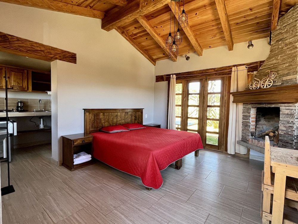 Comfort Cabin, 1 King Bed, Mountain View photo 1